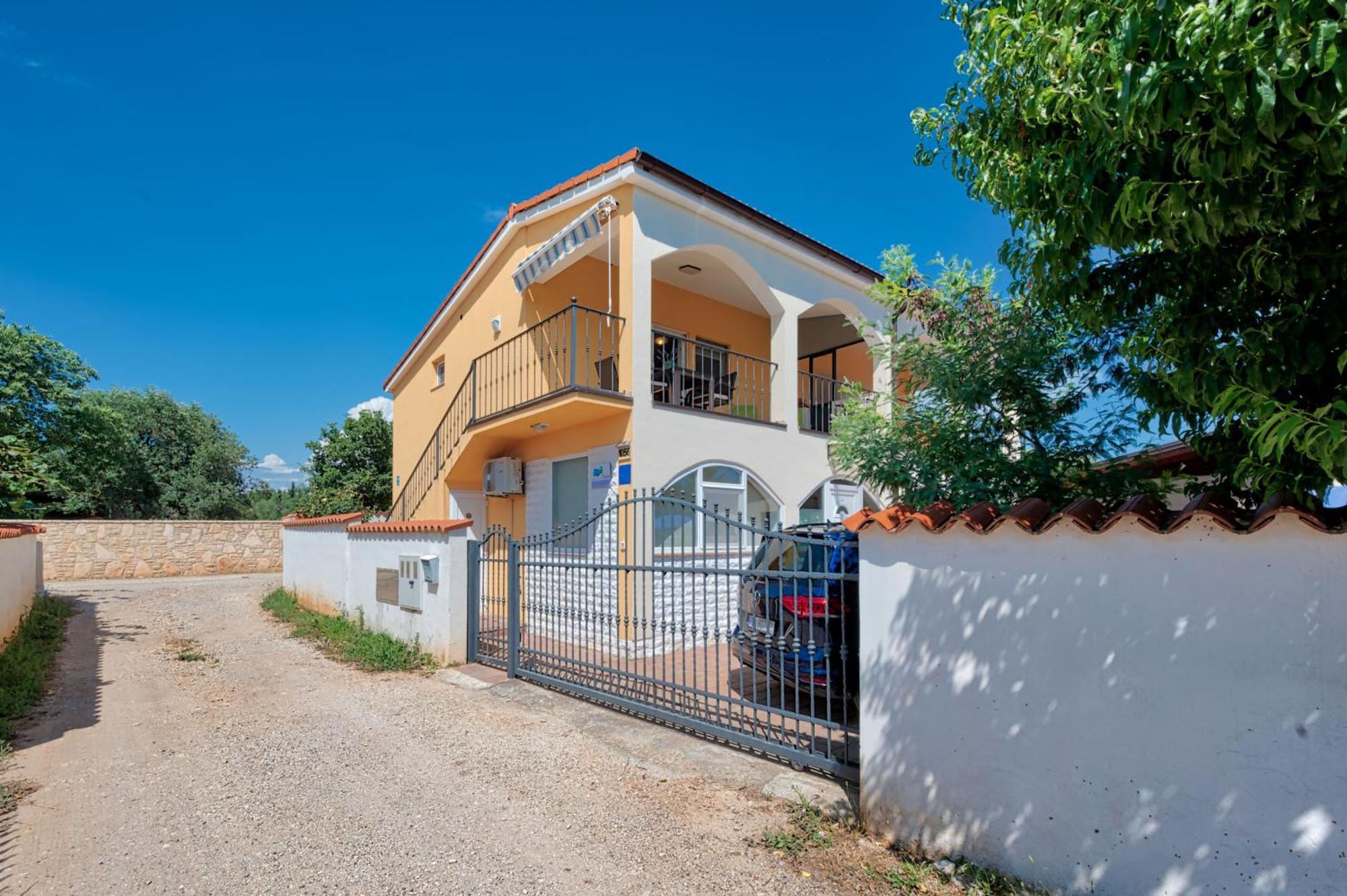 Teuta Apartments - A Beach And A Sea View Peroj Exterior foto