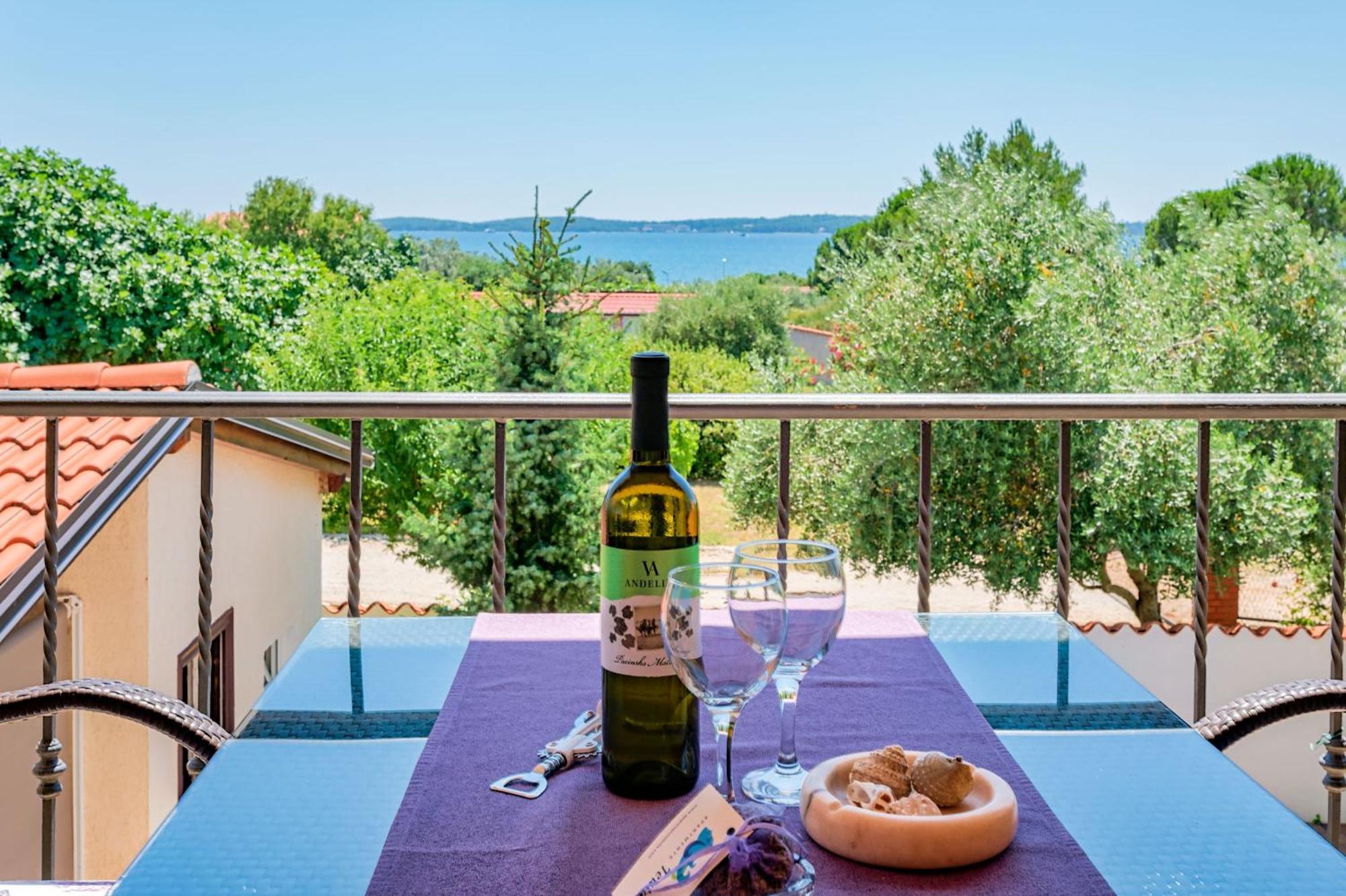 Teuta Apartments - A Beach And A Sea View Peroj Exterior foto
